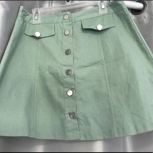 light green skirt ⭐️